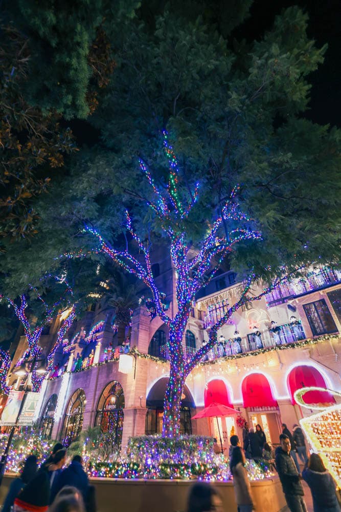 Malls holiday lighting project completed by HLI